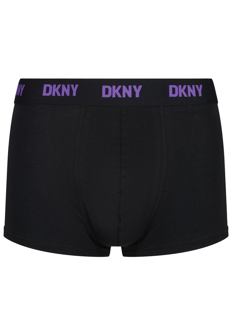 Boxer shorts para hombre en negro, fabricados con un tejido suave, que cuentan con una cinturilla elástica púrpura con el logotipo de "DKNY" y un diseño ajustado.