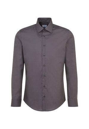 Chemise habillée pour homme gris foncé, manches longues, boutonnée, avec col pointu et poignets boutonnés sur fond blanc.