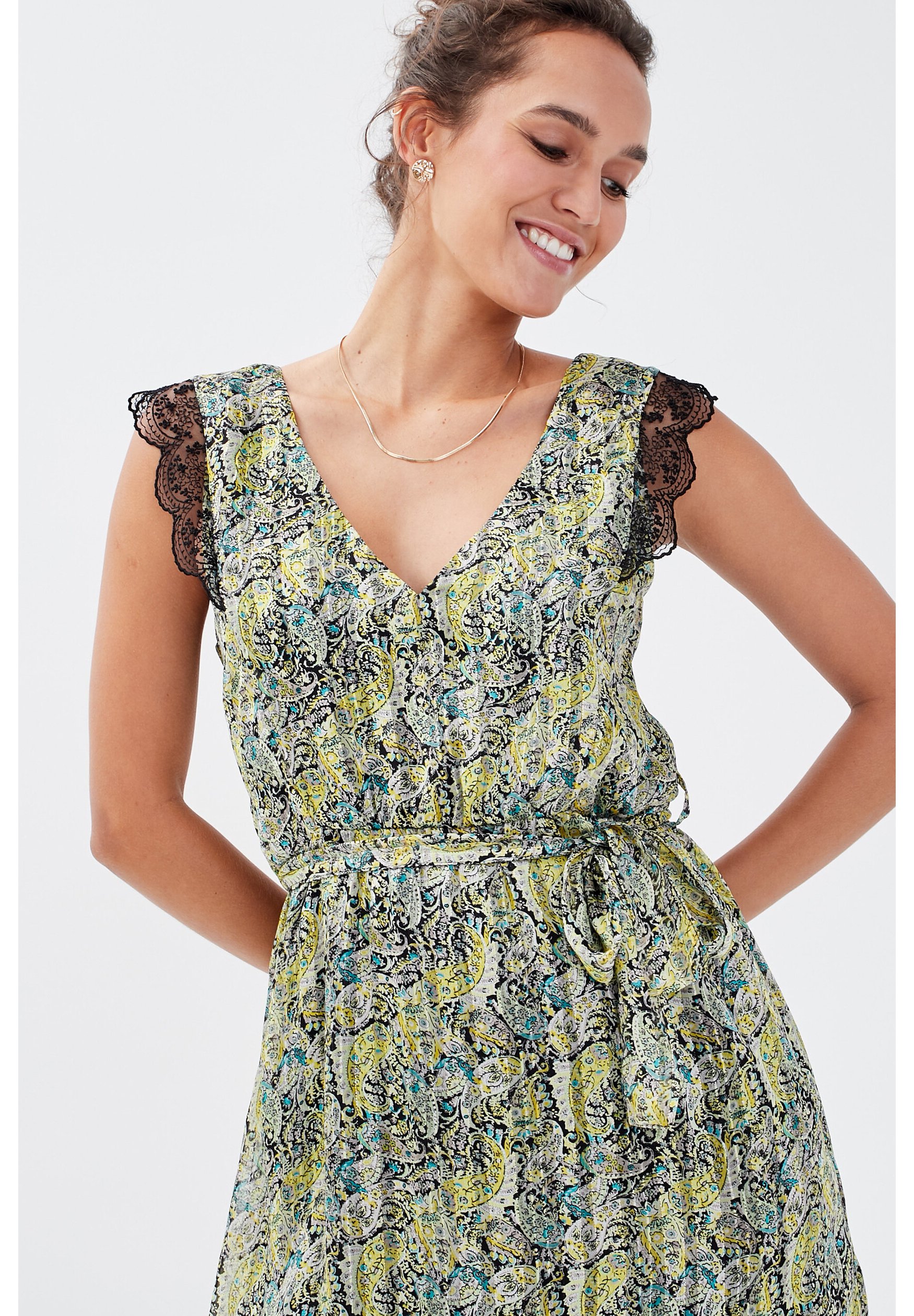 cache cache robe ceremonie