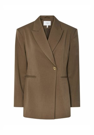 Hnědý blazer s přiléhavým střihom, s klopami, s jedním zlatým knoflíkem, dvěma předními kapsami a čistými liniemi. Vyroben z hladké látky.