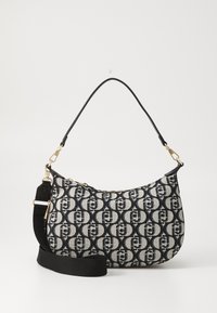 Borsa hobo realizzata in tessuto fantasia in bianco e nero. Presenta una forma arrotondata, rifiniture in pelle nera e una tracolla removibile.
