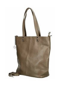 Bruine leren totebag met dubbele handvatten, textuur op het oppervlak, zilveren hardware-accenten en een verstelbare schouderband. Bevat een centrale naaddetail.