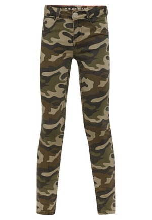 Slim-Fit Hose mit grünem, braunem und beigem Tarnmuster, Knopf- und Reißverschluss sowie Vordertaschen und Gesäßtaschen.