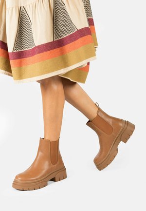 Platform ankle boots - brown