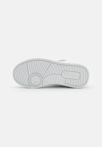 Champion RD18 2.0 MID B PS UNISEX - Kosárlabdacipők - white/egret
