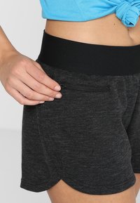 adidas Performance Pantalón corto de deporte - black