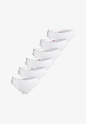 Pięć białych damskich majtek w stylu bikini z koronkowym wykończeniem ułożonych w ukośnym rzędzie na białym tle.