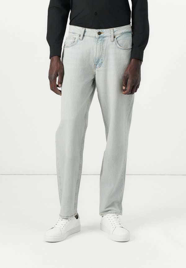 RELAXED TAPER - Jeans Tapered Fit