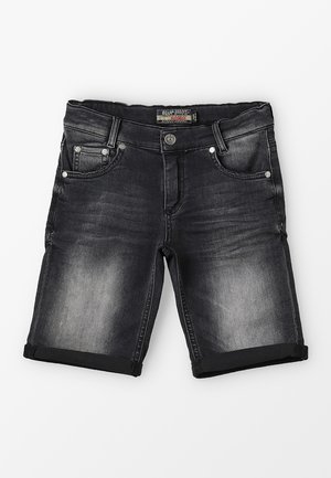 Mørkegrå denimshorts med opkrogede kanter, fem lommer, lukning med metalknap og diskrete falmede detaljer på stoffet.