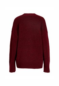 Bordeauxfarbener Strickpullover mit lockerer Passform, weitem Ärmel und geripptem Saum. Weicher Stoff mit leichtem Glanz und ohne sichtbare Verschlüsse oder Muster.