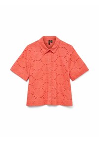 Korallfarget bluse med kort erme og knapper foran, med et teksturert mønster med utskjæringer og klassisk krage.