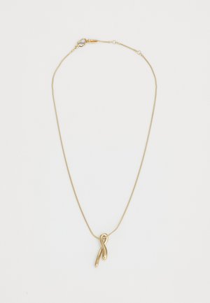 Colar de ouro com um pendente em forma de fita torcida, textura suave e uma corrente fina com fecho. Design simples e elegante.