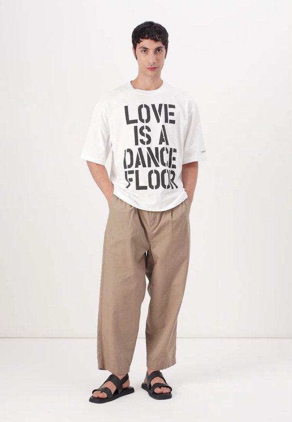 PRIDE MARC HUNDLEY LOVE DANCE FLOOR UNISEX - Print T-shirt3
