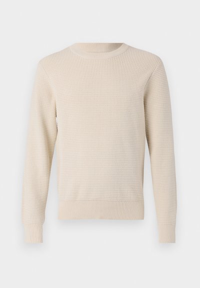 Beiger Strickpullover mit strukturiertem Muster, Rundhalsausschnitt und gerippten Bündchen und Saum. Klassische Passform mit langen Ärmeln.