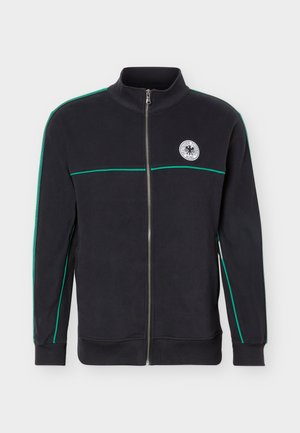 Čierna bunda na zips so zeleným lemovaním na rukávoch a hrudi, rebrované manžety a lem, a na ľavej strane hrude okrúhle biele logo.