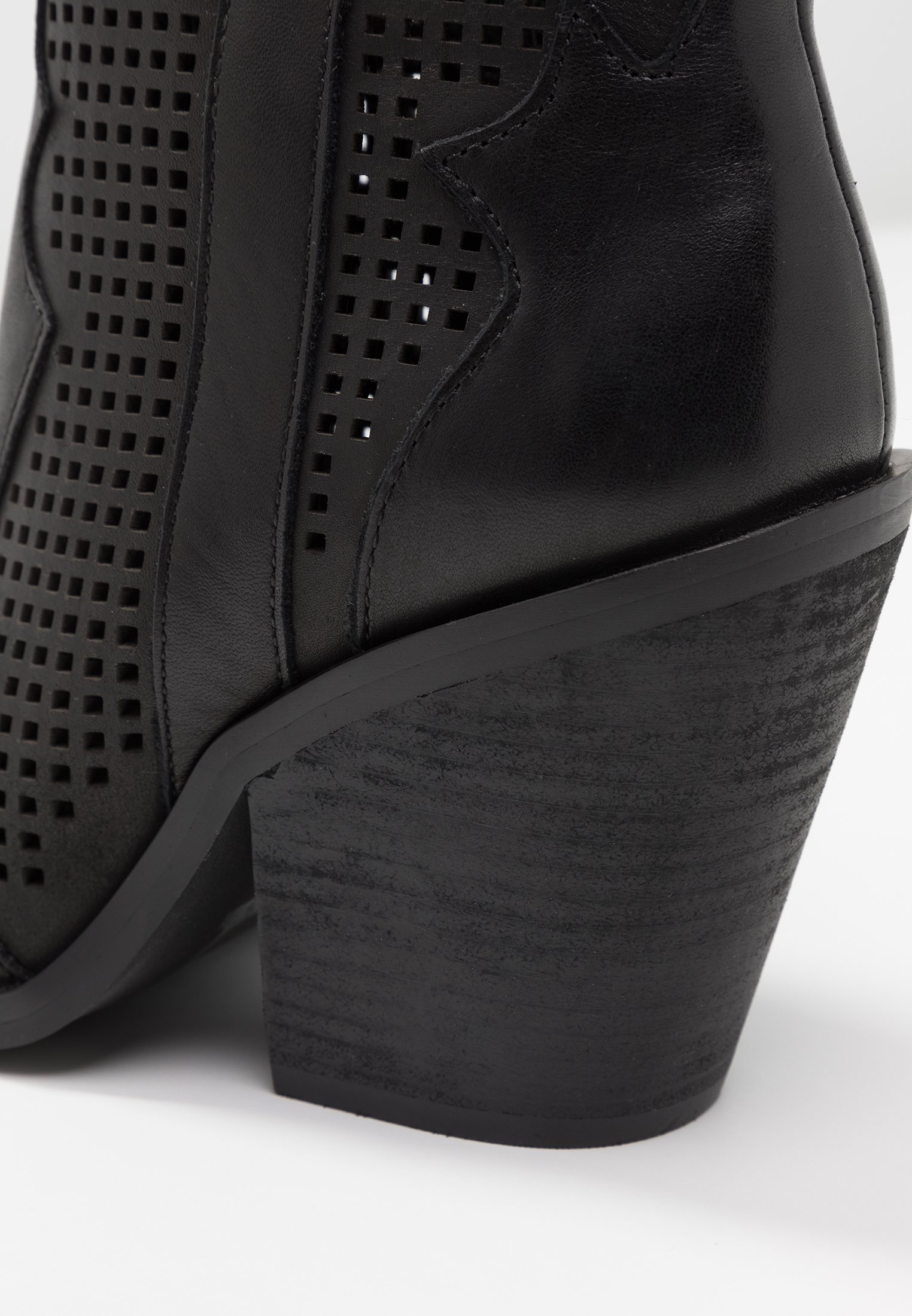 steve madden violet boot