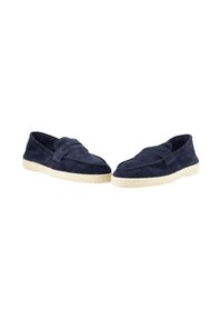 Zapatos de ante azul marino con suela de yute trenzado; presentan un diseño de tira cruzada en la parte superior y una punta redondeada.