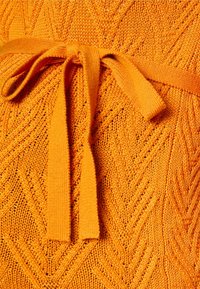 MAMALICIOUS Stickad tröja - orange