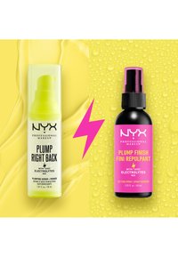 Deux produits NYX Professional Makeup sur fond jaune : le sérum primer Plump Right Back et le spray fixant Plump Finish avec des électrolytes.