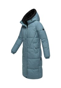 Duga, svijetloplava puffer jakna s crnim unutarnjim dijelom, visokim ovratnikom, zatvaračem i bočnim džepovima. Sadrži geometrijski uzorak quiltanja.