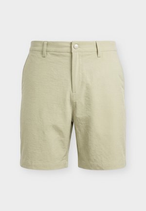 Beige knielange korte broek met knoopsluiting, riemlussen en zijzakken, weergegeven tegen een effen achtergrond.