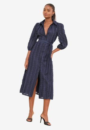 - Sukienka koszulowa