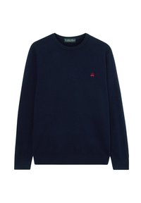 Granatowy sweter z okrągłym dekoltem, wykonany z miękkiego materiału, z małym haftowanym czerwonym logo na lewej piersi oraz ściągaczami na mankietach i u dołu.