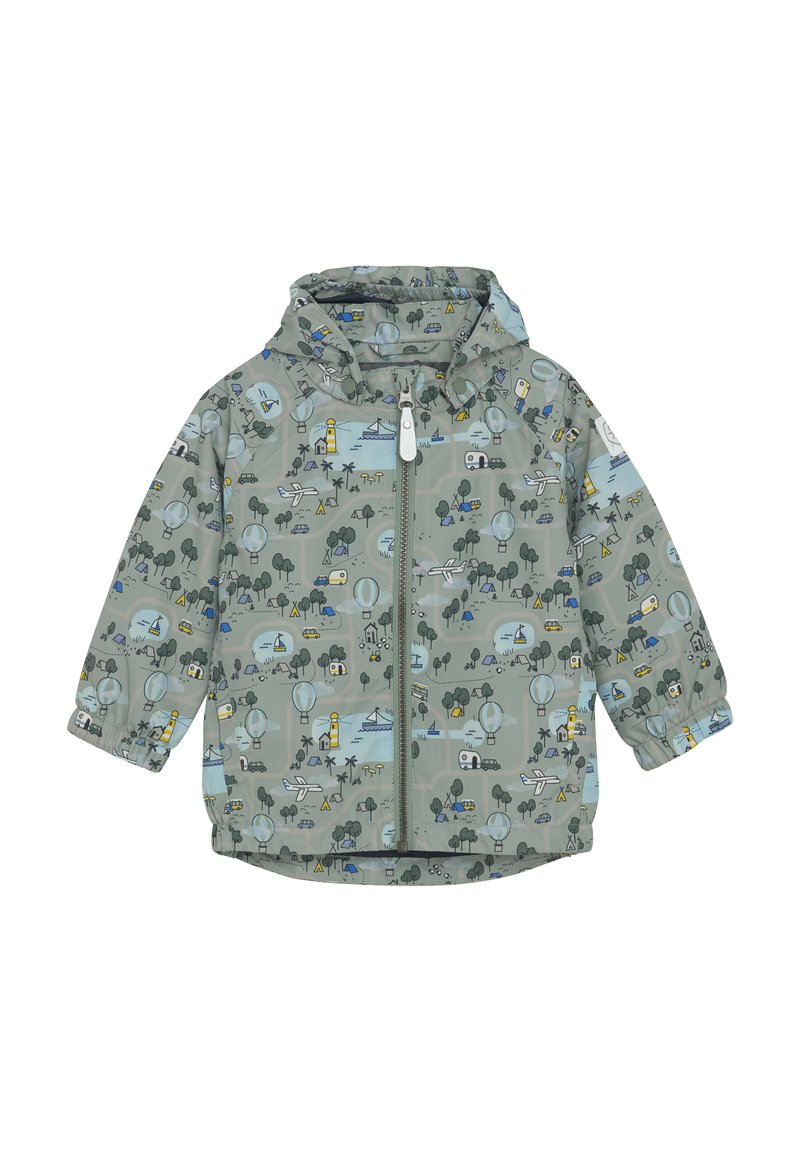 Giacca leggera con cappuccio di colore grigio, decorata con un motivo giocoso di alberi, veicoli e paesaggi. Presenta una zip frontale e polsini elasticizzati.