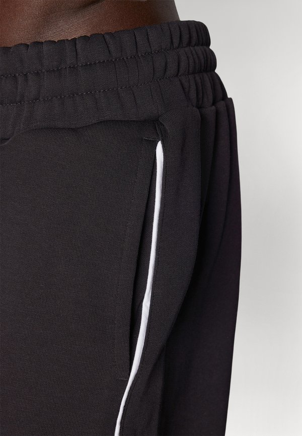 ATHLETICS HALF PANT - Sports shorts2