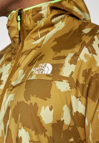 The North Face MOUNTAIN ATHLETICS - Windbreakers - amber green
