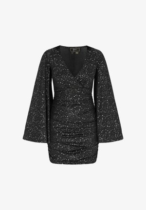 Zwarte jurk met een V-hals, lange klokmouwen en een getailleerde pasvorm. De stof heeft een glinsterend gespikkeld patroon.