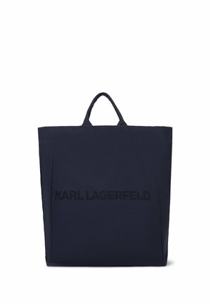 Sort tote-taske med korte håndtag og "KARL LAGERFELD"-logo trykt tværs over frontens centrum i matchende sorte bogstaver.