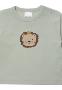 Hellgrünes Langarmshirt mit rundem Ausschnitt, das ein gedrucktes Löwengesicht mit einer Krone in der Mitte zeigt. Aus weichem Baumwollmaterial.