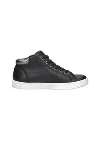 Zwarte leren hoge sneakers met een witte rubberen zool, voorzien van een ronde neus, vetersluiting aan de voorkant en een metallic accent op de hak.