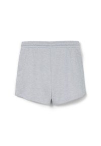 Pantaloni corti in cotone grigio con una cintura elastica, dotati di due tasche laterali e una texture liscia. Il design è semplice e funzionale.