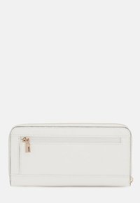 Portafoglio bianco con zip, realizzato in pelle liscia, dotato di una tasca posteriore con zip e dettagli di cucitura discreti. Accenti in hardware dorato visibili.