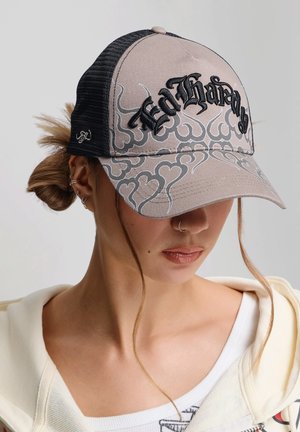 Ed Hardy, UNISEX FLAMING ED HARDY 5 PANEL TRUCKER CAP - Cap - grey