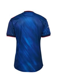 Blauw sportshirt met een gradient patroon. Korte mouwen, ronde hals, accentueert met rode bies op de mouwen en de kraag. Lichtgewicht stof.