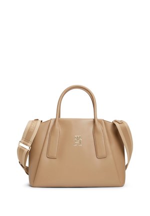 Sac à main en cuir beige avec deux poignées supérieures, bandoulière rayée amovible et logo doré "TH" en centre devant.