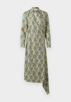 Vestido largo con cuello de tejido ligero, que presenta un patrón floral de paisley en tonos verdes, amarillos y azules, con un dobladillo en ángulo.