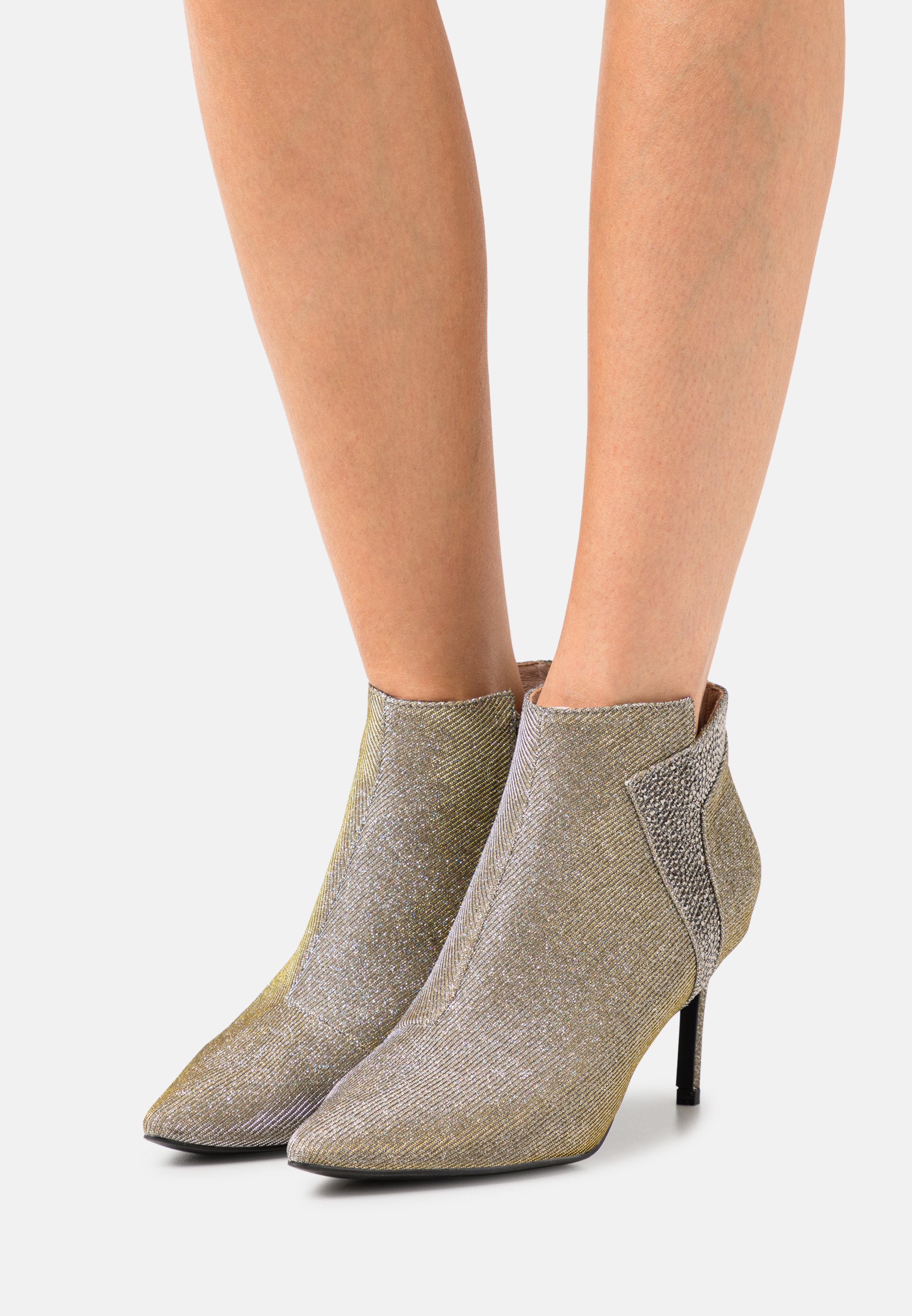 Menbur Botines bajos - grey/plateado - Zalando.es