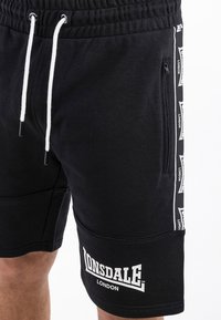Lonsdale NORMALE PASSFORM SCARVELL - Trainingsbroek - black white
