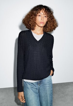 V-NECK CABLE - Stickad tröja - dark blue