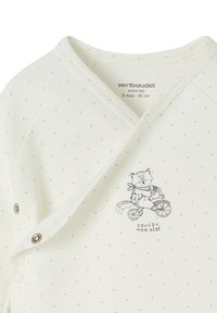 Bio-Baumwollwickelbody in Creme mit hellgrauen Punkten und einem Druckdesign eines Fuchses, der auf einem Fahrrad fährt. Mit Druckknopfverschluss.