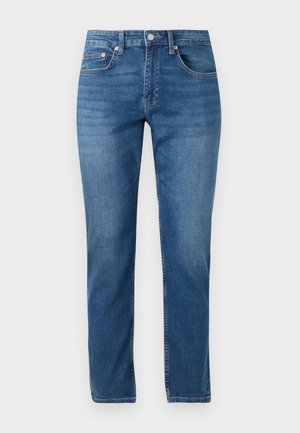 Blå lige jeans med fem lommer, knaplukning og subtil falmning på forsiden af lårene mod hvid baggrund.