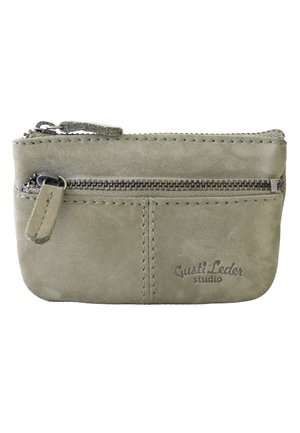 Kleine hellgrüne Leder-Münztasche mit zwei Reißverschlussfächern und "Gusti Leder studio" auf der Vorderseite geprägt.