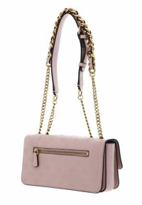 Borsa a mano in pelle rosa con superficie texturizzata, tracolla in catena dorata e un taschino con zip sul davanti, caratterizzata da una forma rettangolare strutturata.