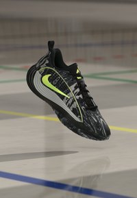 Δεν επιλέχθηκε, black/volt/lt smoke grey