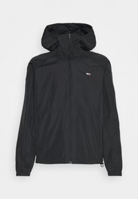 Wodoodporna czarna kurtka z kapturem, przednim zamkiem błyskawicznym, elastycznymi mankietami oraz małą naszywką z logo na piersi. Gładka faktura i lekka konstrukcja.
