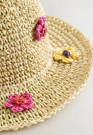 Chapeau de paille à large bord en beige, orné de fleurs roses, oranges et jaunes, avec une texture tissée et une forme circulaire.